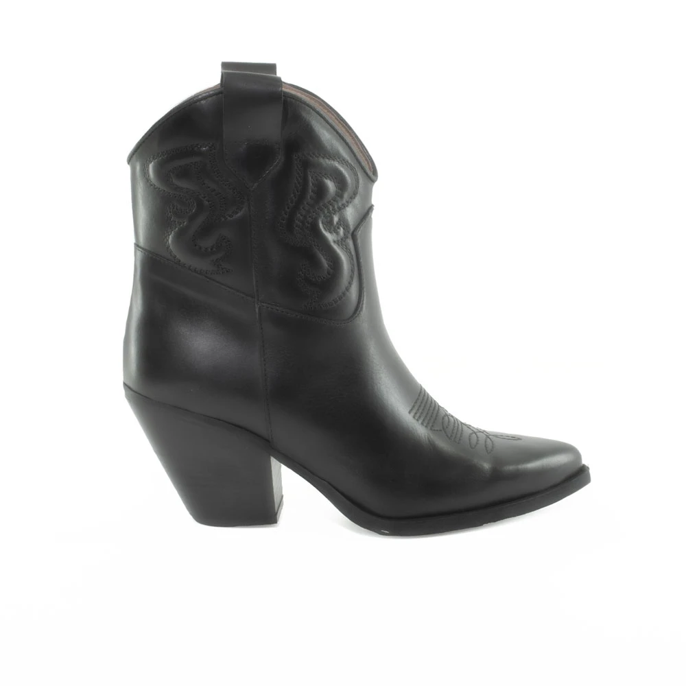 E25---ranye---ARIEL R NERONERO_1_P.JPG E25---ranye---ARIEL R NERONERO_1_P.JPG