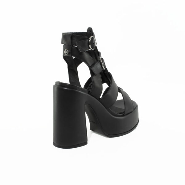 E25---cult---BJORK 4509BLACK_2_P.JPG