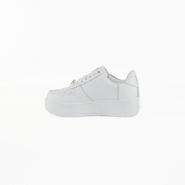 E25---windsor smith---RELEASE WHITEWHITE_3_P.JPG