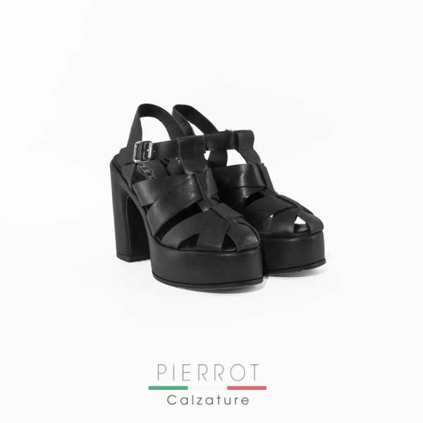 E26---cult---BJORK 4729 NERONERO.JPG