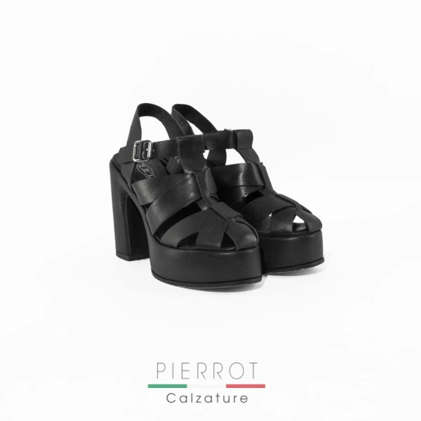 E26---cult---BJORK 4729 NERONERO.JPG