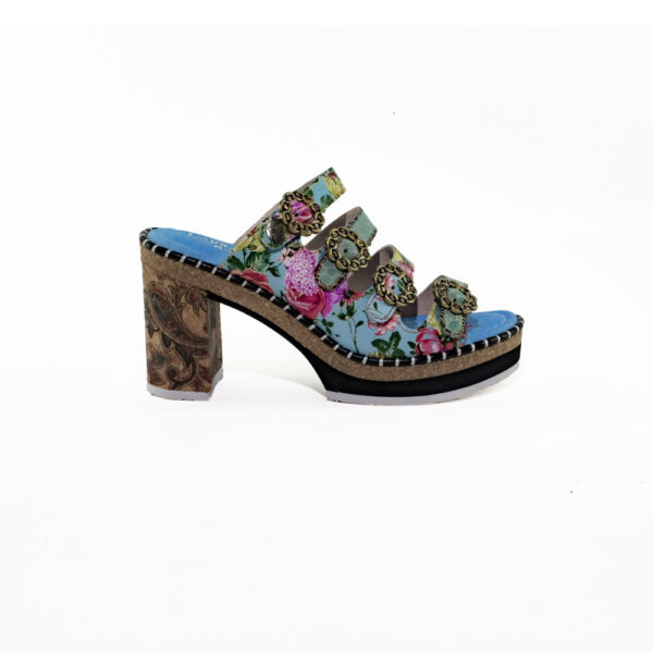 E26---laura vita---NAOMIO 10 BLUBLU_1_P.JPG