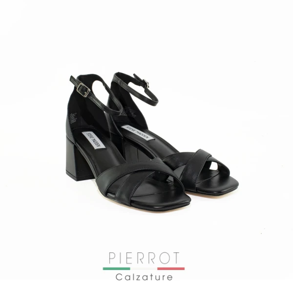 E26---steve madden---FERGIE NERONERO.JPG